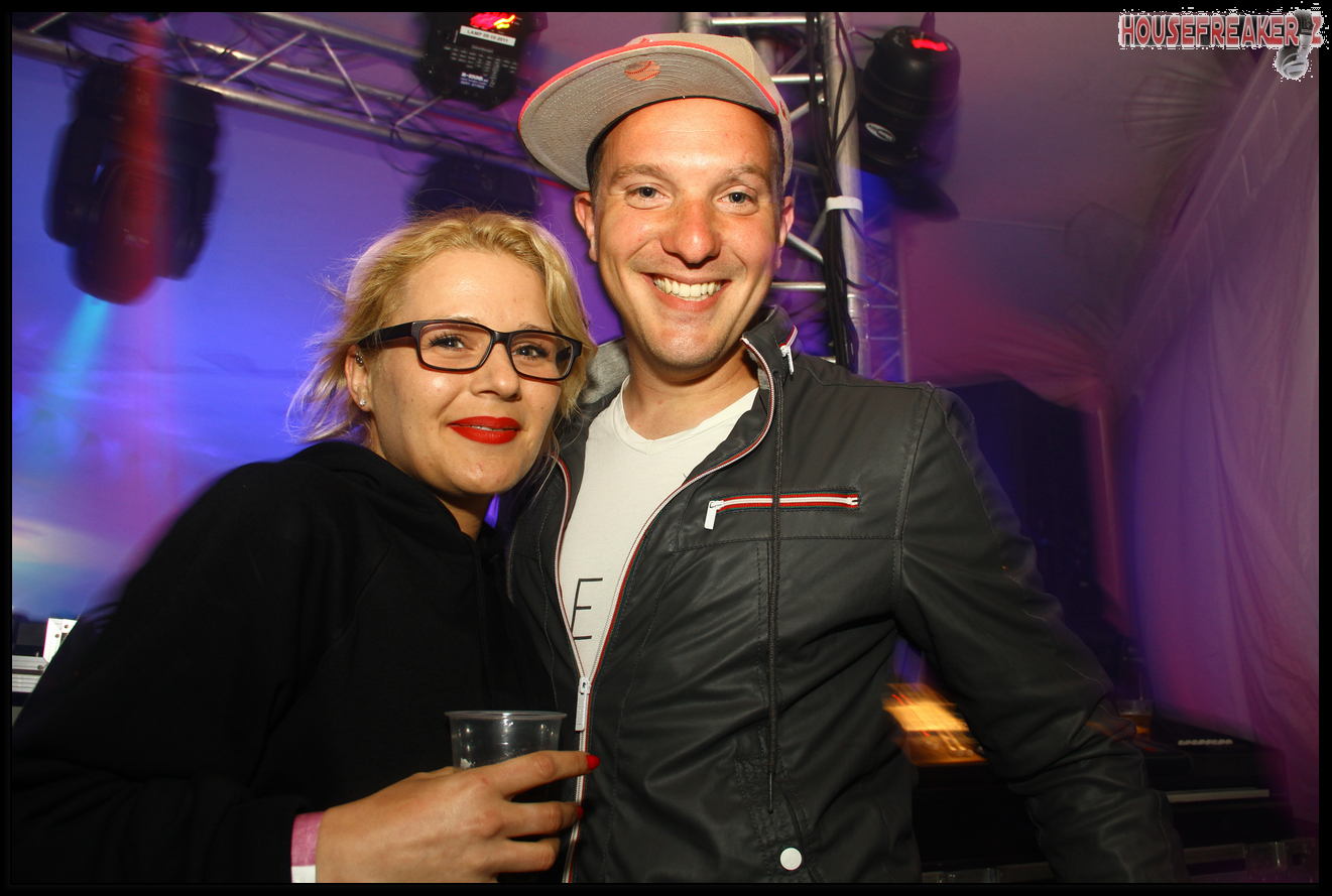 1321x889 pixels (1.148K)